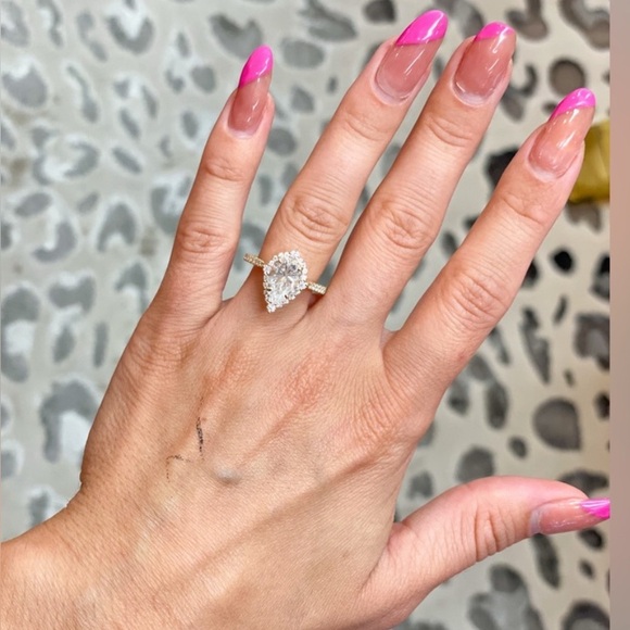 14k Pear shaped Moissanite Halo ring - Picture 6 of 6